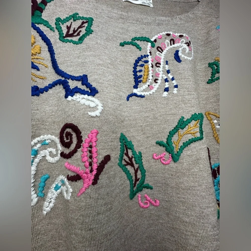 Anthropologie Embroidered Sweater  in Beige Size Large - Picture 12 of 17